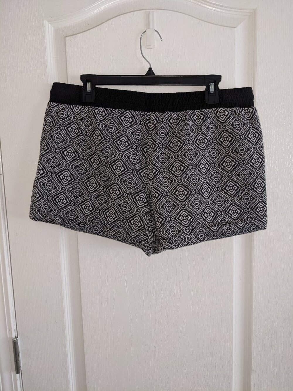 Maurices Black & White Drawstring Shorts Sz L - Picture 5 of 5